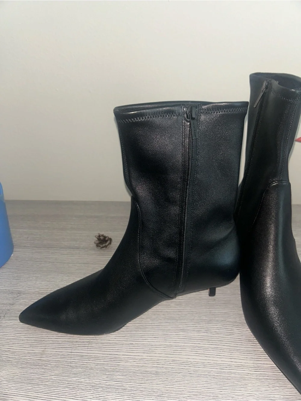 Veronica Beard Lisa Black Stretch Leather Short Boot, 45mm Kitten Heel EUC